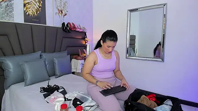 Sofi Perez  online show from 3, 6, 2026