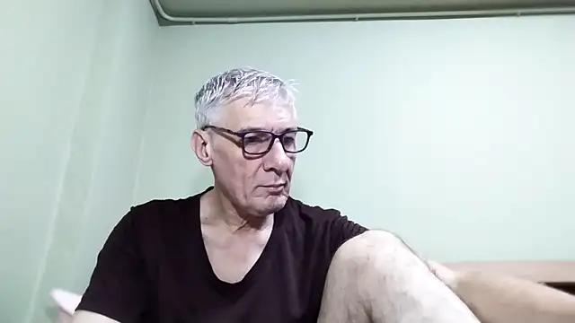 Snapshot of BIGUNCUTHARDCOCK chatting on 24, 10, 2025 BIGUNCUTHARDCOCK online show from 24, 10, 2025