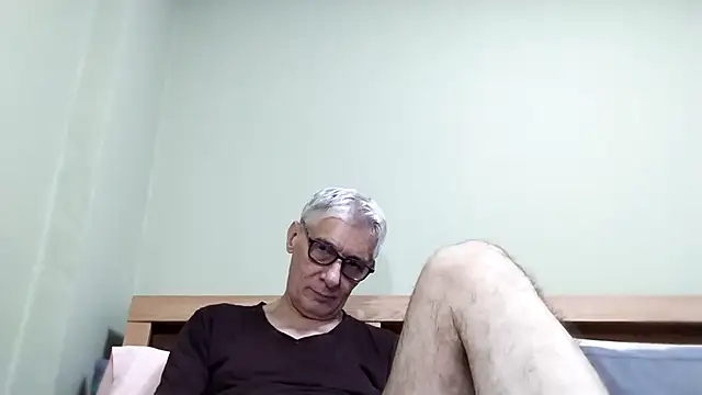 Snapshot of BIGUNCUTHARDCOCK chatting on 28, 10, 2025 BIGUNCUTHARDCOCK online show from 28, 10, 2025