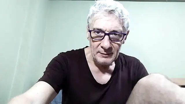 Snapshot of BIGUNCUTHARDCOCK chatting on 14, 11, 2025 BIGUNCUTHARDCOCK online show from 14, 11, 2025