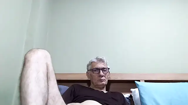 Snapshot of BIGUNCUTHARDCOCK chatting on 21, 11, 2025 BIGUNCUTHARDCOCK online show from 21, 11, 2025