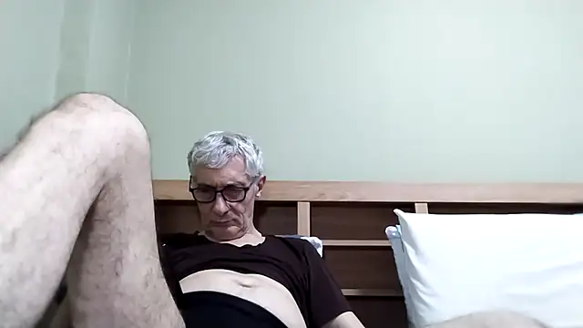 Snapshot of BIGUNCUTHARDCOCK chatting on 24, 11, 2025 BIGUNCUTHARDCOCK online show from 24, 11, 2025