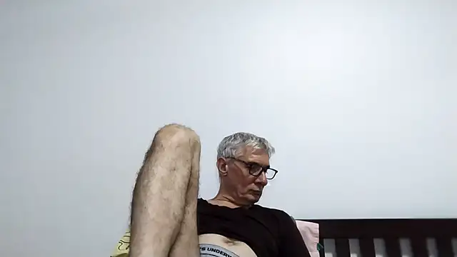 Snapshot of BIGUNCUTHARDCOCK chatting on 24, 2, 2026 BIGUNCUTHARDCOCK online show from 24, 2, 2026