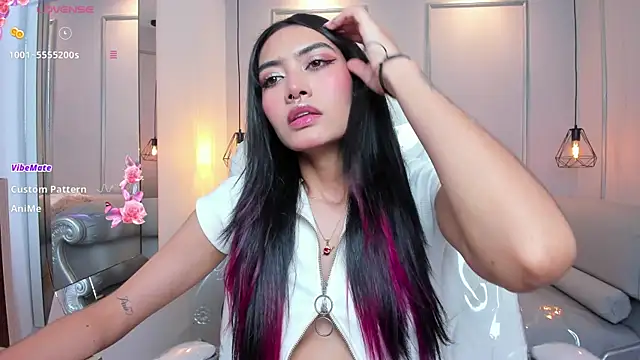 Snapshot of AzuraKindong chatting on 24, 10, 2025 AzuraKindong online show from 24, 10, 2025