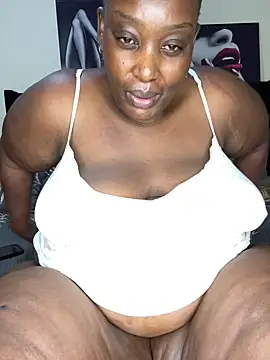 MsWhiteChocolatte online show from 23, 2, 2025