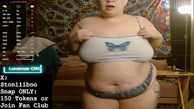 Snapshot of Stoniiiboo chatting on 10, 10, 2025 Stoniiiboo online show from 10, 10, 2025