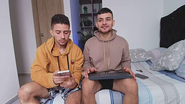 Snapshot of Aron-santoro chatting on 6, 1, 2026 Aron-santoro online show from 6, 1, 2026