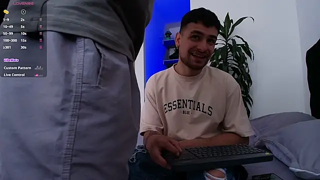 Snapshot of Aron-santoro chatting on 19, 3, 2026 Aron-santoro online show from 19, 3, 2026