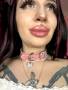 Snapshot of Molly__Moon chatting on 5, 12, 2024 Molly  Moon online show from 5, 12, 2024