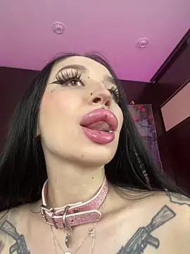 Snapshot of Molly__Moon chatting on 31, 10, 2025 Molly  Moon online show from 31, 10, 2025