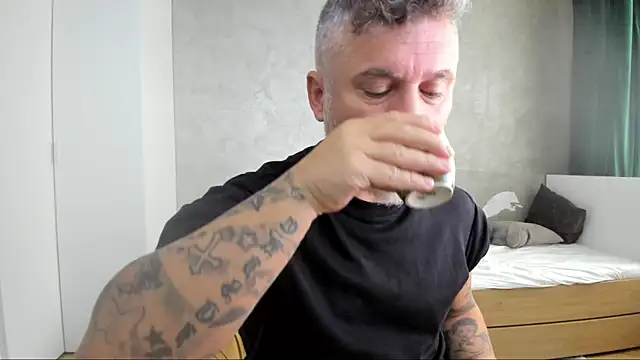 Snapshot of BlowMyXXL chatting on 12, 9, 2025 BlowMyXXL online show from 12, 9, 2025