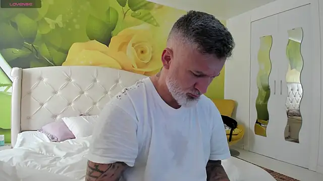 BlowMyXXL online show from 9, 4, 2026