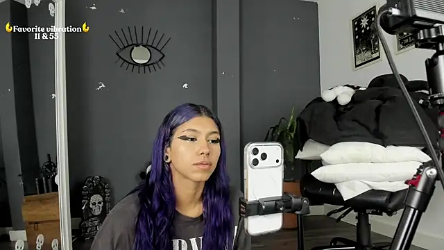 Snapshot of Raven_Witch_ chatting on 25, 6, 2026 Raven Witch online show from 25, 6, 2026