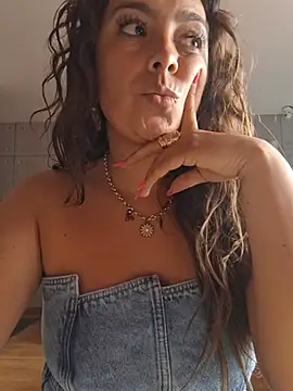 lauramcdowell1 online show from 6, 8, 2026
