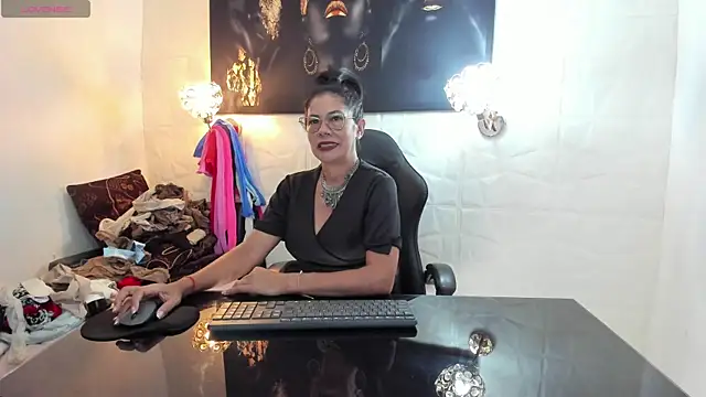 miss lucero1 online show from 7, 11, 2025