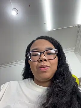 Snapshot of XMara chatting on 17, 6, 2026 XMara online show from 17, 6, 2026