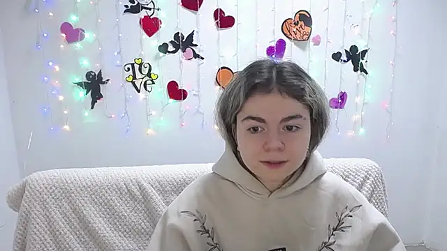 TinaRedly online show from 21, 2, 2025