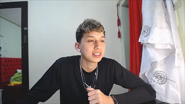 Snapshot of _Thomas_hot_ chatting on 18, 12, 2024  Thomas hot  online show from 18, 12, 2024