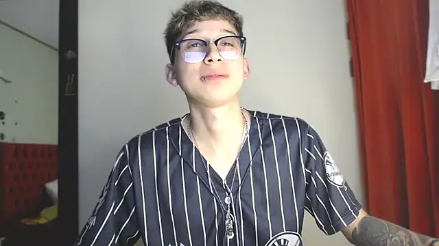 Snapshot of _Thomas_hot_ chatting on 19, 12, 2024  Thomas hot  online show from 19, 12, 2024