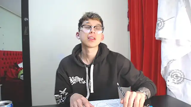 Snapshot of _Thomas_hot_ chatting on 24, 12, 2024  Thomas hot  online show from 24, 12, 2024