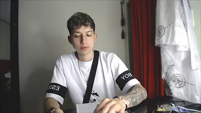 Snapshot of _Thomas_hot_ chatting on 25, 12, 2024  Thomas hot  online show from 25, 12, 2024