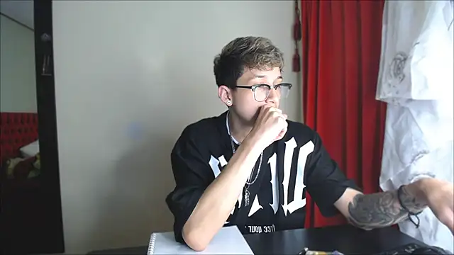 Snapshot of _Thomas_hot_ chatting on 27, 12, 2024  Thomas hot  online show from 27, 12, 2024