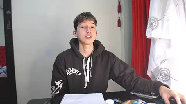 Snapshot of _Thomas_hot_ chatting on 29, 12, 2024  Thomas hot  online show from 29, 12, 2024