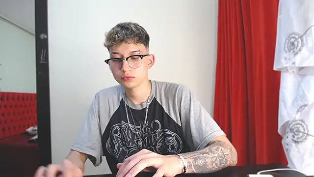 Snapshot of _Thomas_hot_ chatting on 31, 12, 2024  Thomas hot  online show from 31, 12, 2024