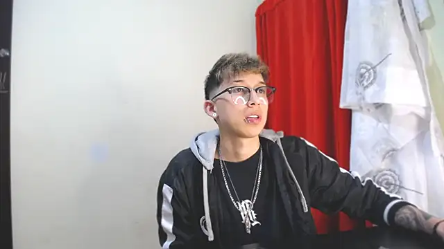 Snapshot of _Thomas_hot_ chatting on 3, 1, 2025  Thomas hot  online show from 3, 1, 2025