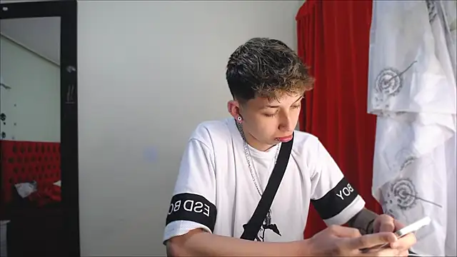 Snapshot of _Thomas_hot_ chatting on 7, 1, 2025  Thomas hot  online show from 7, 1, 2025