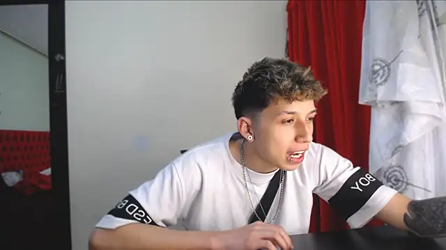 Snapshot of _Thomas_hot_ chatting on 7, 1, 2025  Thomas hot  online show from 7, 1, 2025