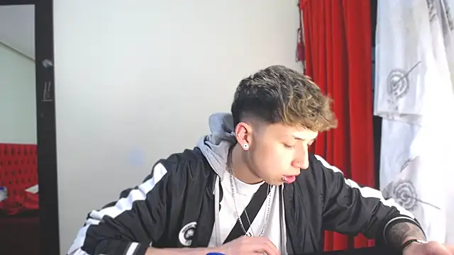 Snapshot of _Thomas_hot_ chatting on 8, 1, 2025  Thomas hot  online show from 8, 1, 2025