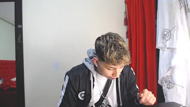 Snapshot of _Thomas_hot_ chatting on 8, 1, 2025  Thomas hot  online show from 8, 1, 2025