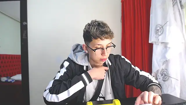 Snapshot of _Thomas_hot_ chatting on 8, 1, 2025  Thomas hot  online show from 8, 1, 2025