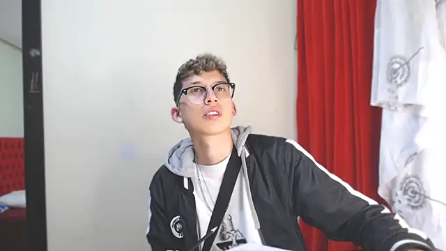 Snapshot of _Thomas_hot_ chatting on 8, 1, 2025  Thomas hot  online show from 8, 1, 2025