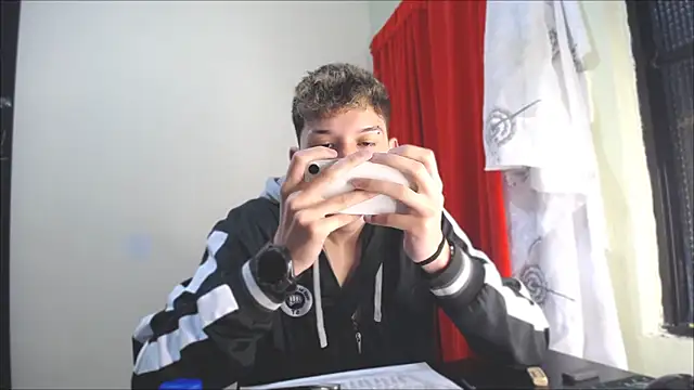 Snapshot of _Thomas_hot_ chatting on 12, 1, 2025  Thomas hot  online show from 12, 1, 2025