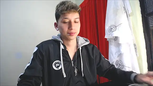 Snapshot of _Thomas_hot_ chatting on 12, 1, 2025  Thomas hot  online show from 12, 1, 2025