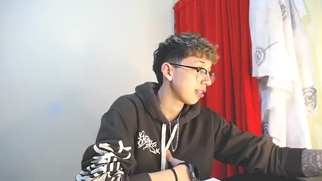 Snapshot of _Thomas_hot_ chatting on 22, 1, 2025  Thomas hot  online show from 22, 1, 2025