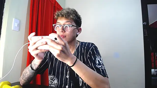 Snapshot of _Thomas_hot_ chatting on 30, 1, 2025  Thomas hot  online show from 30, 1, 2025