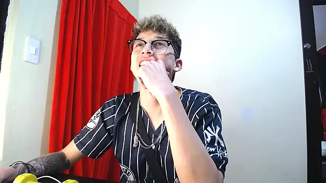 Snapshot of _Thomas_hot_ chatting on 30, 1, 2025  Thomas hot  online show from 30, 1, 2025