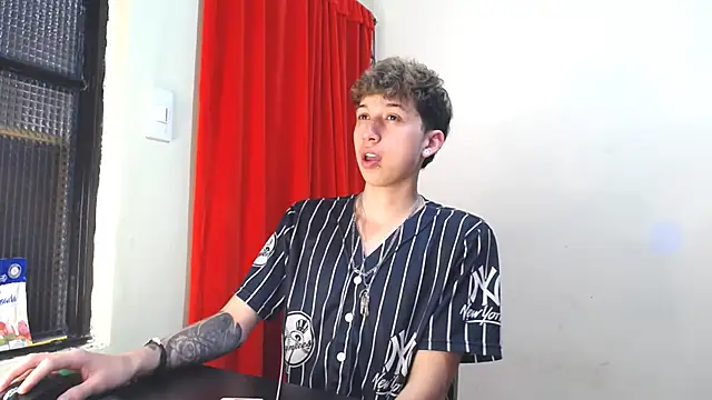 Snapshot of _Thomas_hot_ chatting on 4, 2, 2025  Thomas hot  online show from 4, 2, 2025