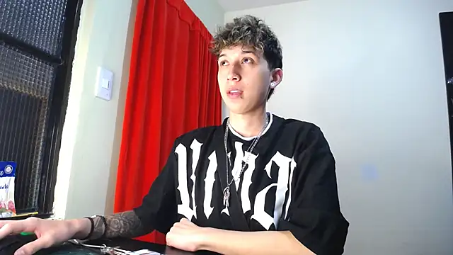 Snapshot of _Thomas_hot_ chatting on 7, 2, 2025  Thomas hot  online show from 7, 2, 2025