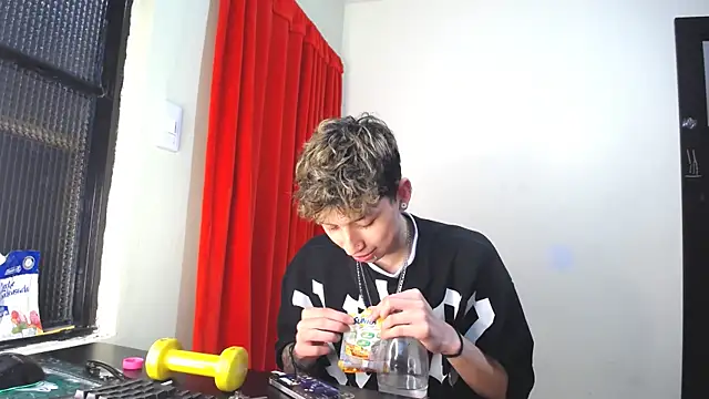 Snapshot of _Thomas_hot_ chatting on 8, 2, 2025  Thomas hot  online show from 8, 2, 2025