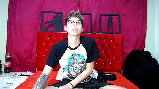 Snapshot of _Thomas_hot_ chatting on 13, 2, 2025  Thomas hot  online show from 13, 2, 2025