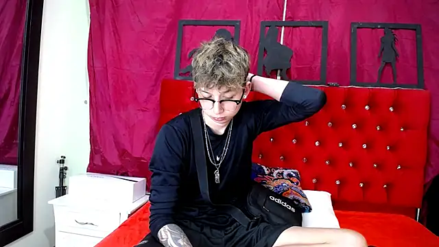 Snapshot of _Thomas_hot_ chatting on 16, 2, 2025  Thomas hot  online show from 16, 2, 2025