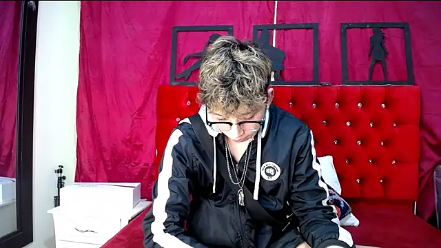 Snapshot of _Thomas_hot_ chatting on 19, 2, 2025  Thomas hot  online show from 19, 2, 2025