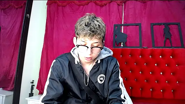 Snapshot of _Thomas_hot_ chatting on 21, 2, 2025  Thomas hot  online show from 21, 2, 2025