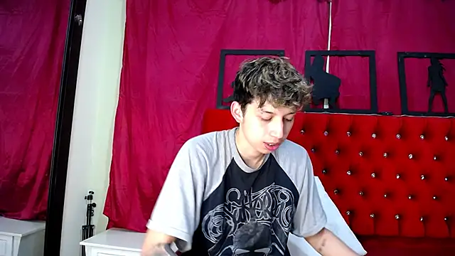 Snapshot of _Thomas_hot_ chatting on 28, 2, 2025  Thomas hot  online show from 28, 2, 2025