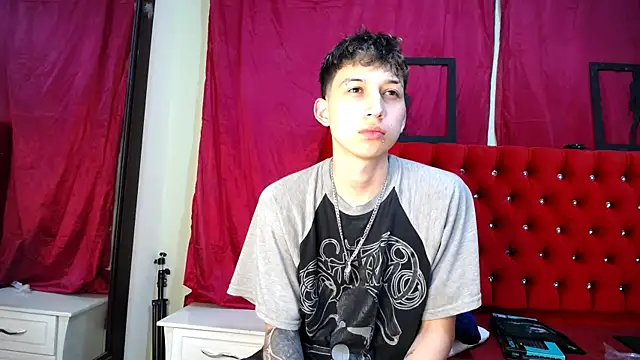 Snapshot of _Thomas_hot_ chatting on 9, 3, 2025  Thomas hot  online show from 9, 3, 2025