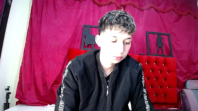 Snapshot of _Thomas_hot_ chatting on 12, 3, 2025  Thomas hot  online show from 12, 3, 2025